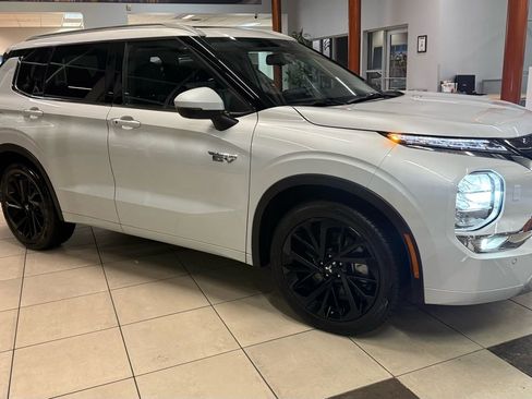Used 2024 Mitsubishi Outlander SEL image 3