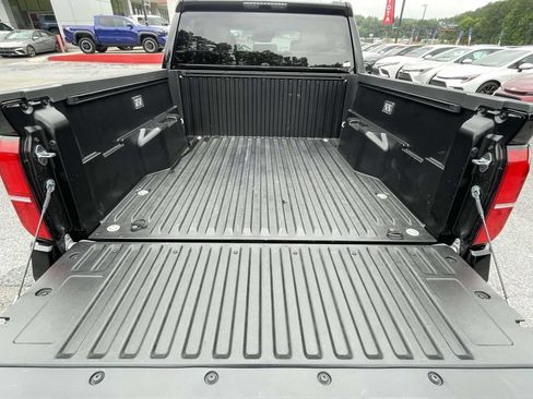 Used 2025 Toyota Tacoma SR5 AWD/4WD image 10