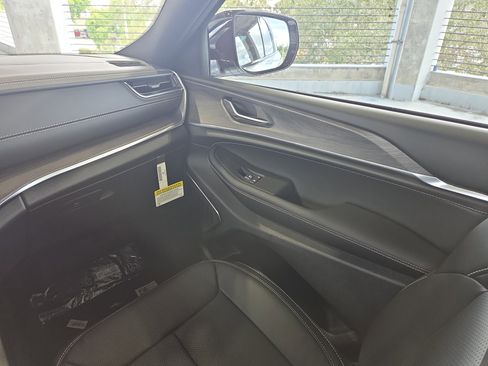 New 2025 Jeep Grand Cherokee Overland w/ Trailer Tow Package image 18