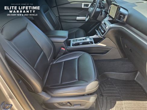 Used 2022 Ford Explorer XLT w/ Equipment Group 202A RWD image 13