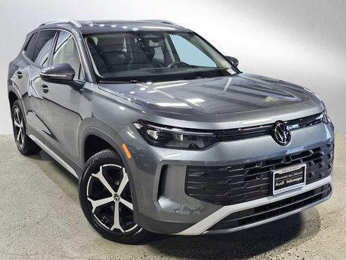 New 2026 Volkswagen Tiguan SE image 1