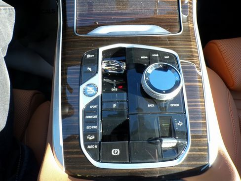 Certified 2025 BMW X7 xDrive40i image 17