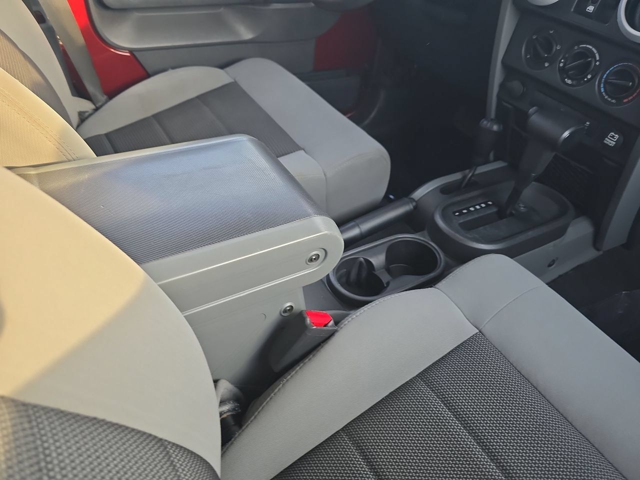 Used 2010 Jeep Wrangler Unlimited Sahara AWD/4WD image 25
