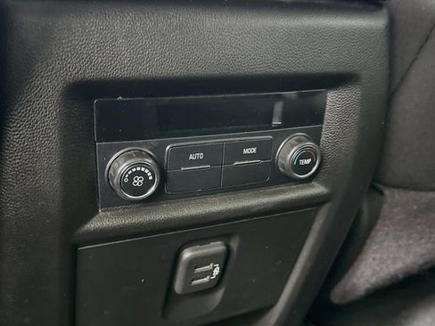Used 2019 Chevrolet Traverse LT FWD image 25