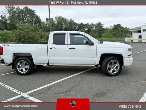 Used 2018 Chevrolet Silverado 1500 Custom w/ Custom Value Package AWD/4WD image 28