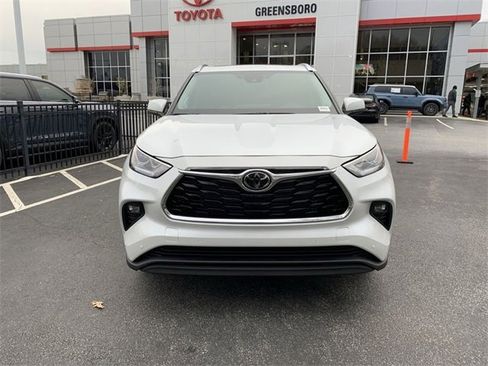 New 2026 Toyota Highlander Limited image 3