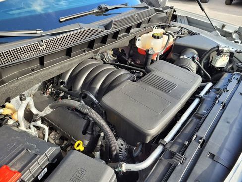 Used 2023 Chevrolet Suburban Premier image 12