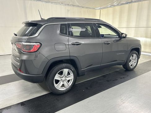 Used 2022 Jeep Compass Latitude w/ Convenience Group AWD/4WD image 2
