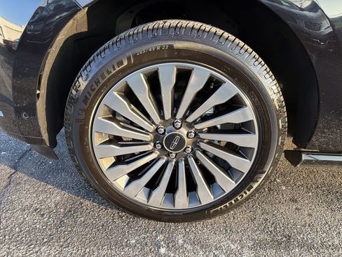 Used 2019 Lincoln Navigator L Reserve image 32