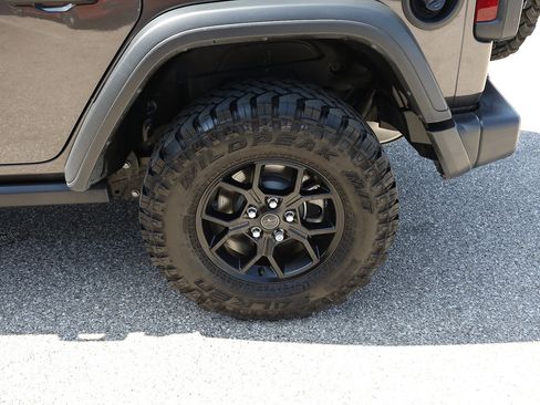 Used 2024 Jeep Wrangler Unlimited Sport AWD/4WD image 4