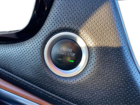 Used 2020 Cadillac XT5 Premium Luxury image 29