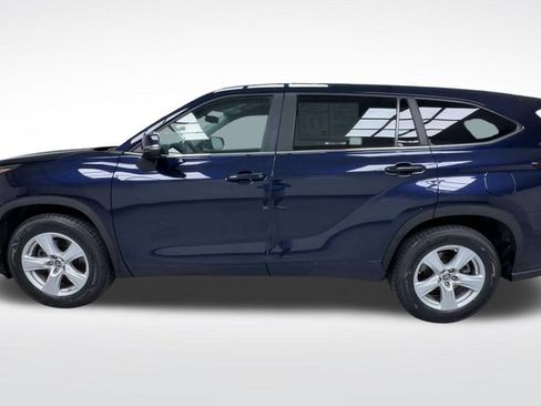 Used 2023 Toyota Highlander LE FWD image 5
