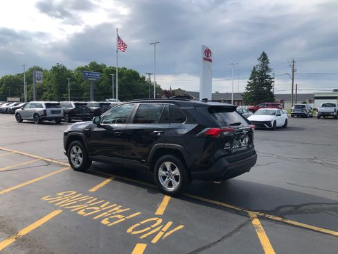 Used 2020 Toyota RAV4 LE AWD/4WD image 3