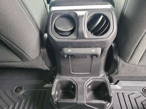 Used 2018 Jeep Wrangler Unlimited Sport S AWD/4WD image 28