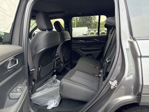 New 2025 Jeep Grand Cherokee Laredo X w/ Luxury Tech Group I image 10