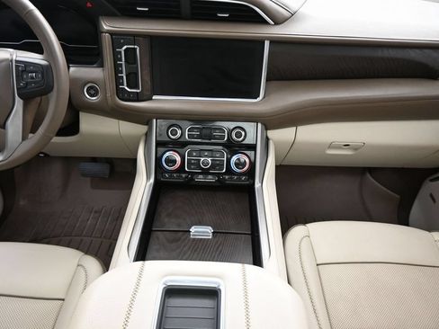 Used 2023 GMC Yukon Denali AWD/4WD image 9