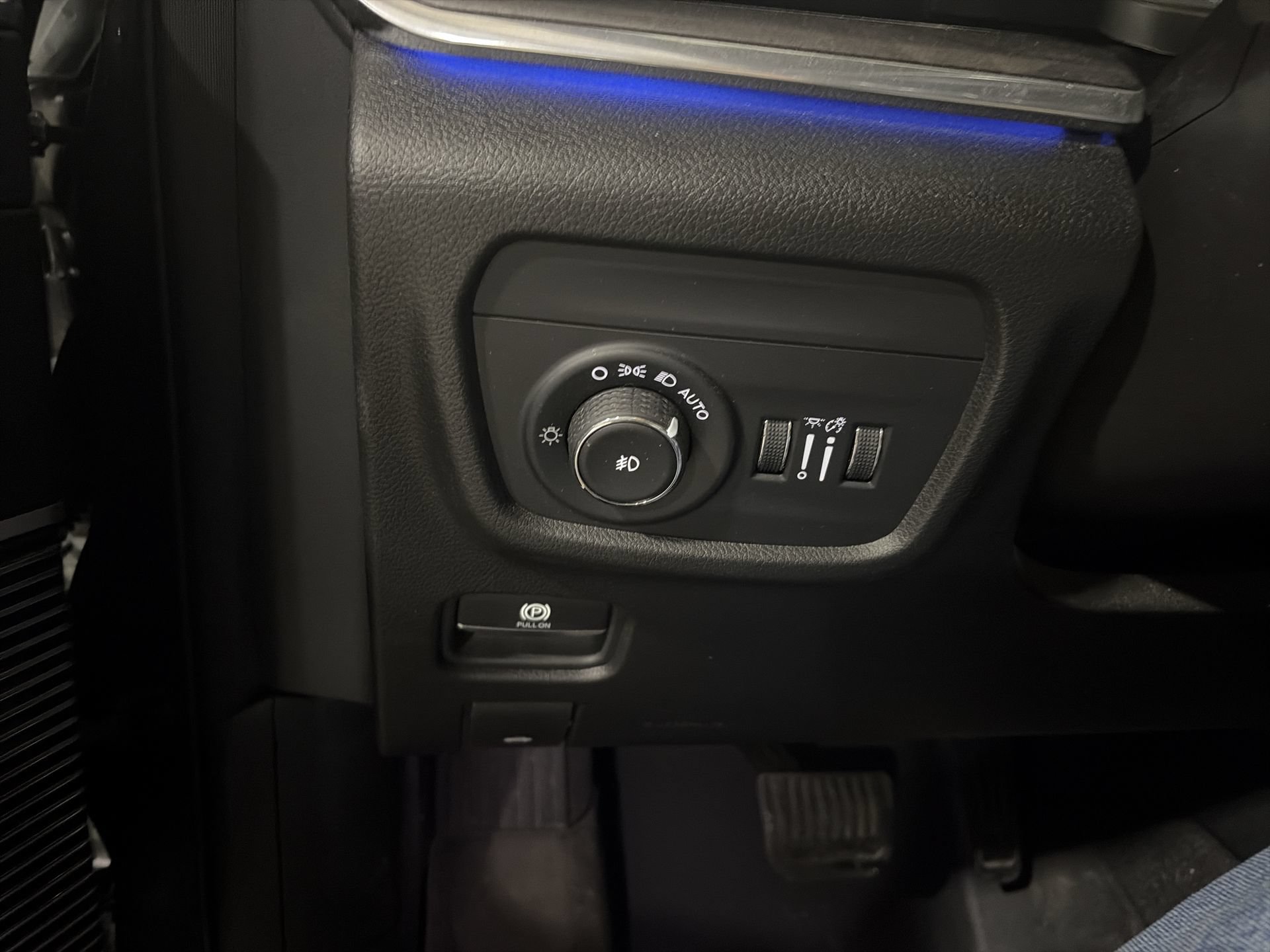 Used 2022 Jeep Grand Cherokee Overland w/ Adv Protech Group III AWD/4WD image 19
