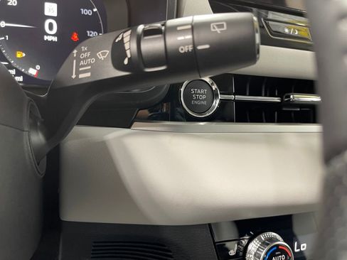 New 2025 Mitsubishi Outlander SE image 15