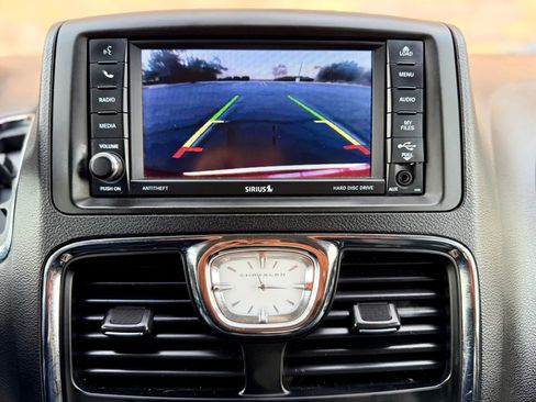 Used 2014 Chrysler Town & Country Touring w/ Trailer Tow Group image 16