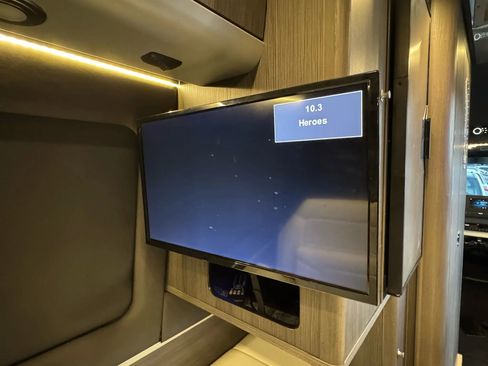 Used 2021 Mercedes-Benz Sprinter 2500 w/ Windows All Around Package image 36