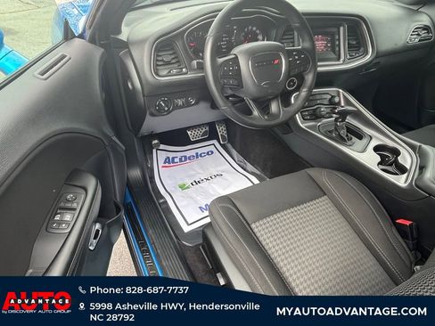 Used 2016 Dodge Challenger R/T w/ Blacktop Package image 9