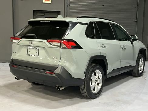 Used 2021 Toyota RAV4 XLE w/ Convenience Package AWD/4WD image 4