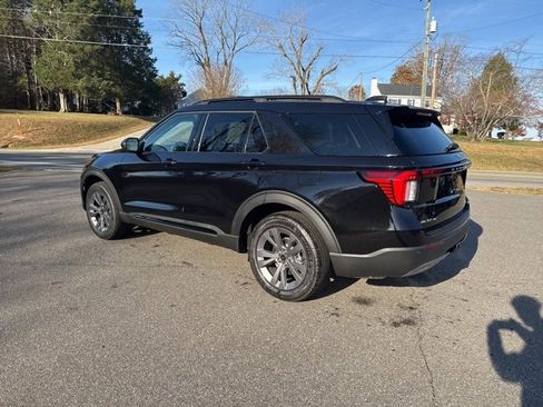 New 2026 Ford Explorer Active w/ Active Comfort Package image 5