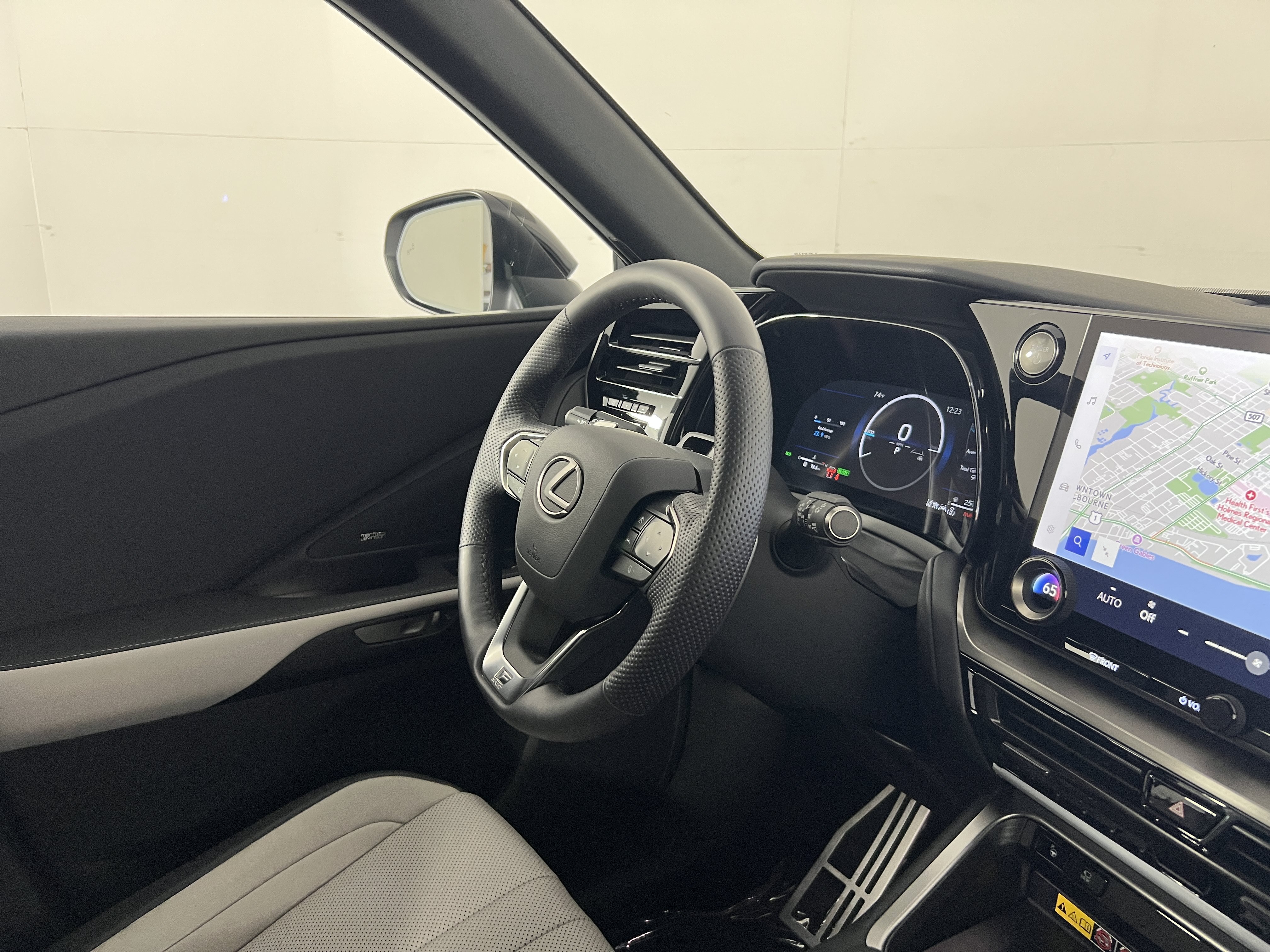 Used 2026 Lexus TX 500h AWD w/ Technology Package image 10