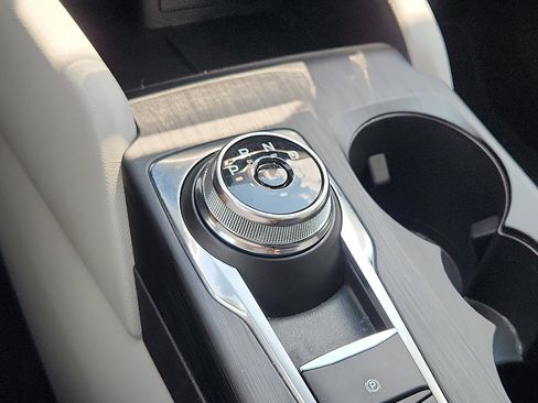 Certified 2025 Ford Escape SE image 16