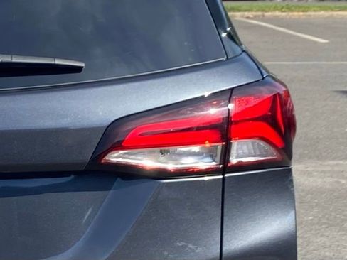 Used 2022 Chevrolet Equinox Premier image 18