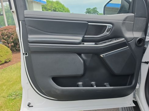 Used 2025 Ford Expedition Max Platinum AWD/4WD image 19