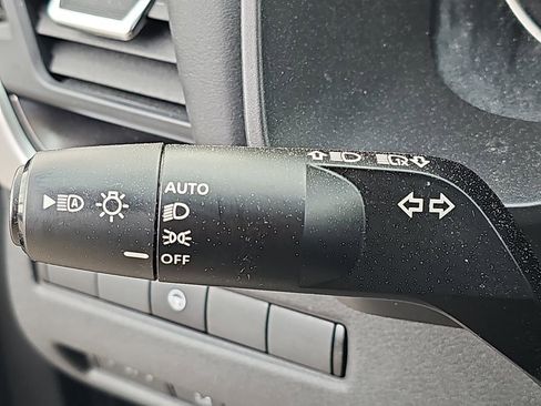 Used 2023 Nissan Rogue SV image 28