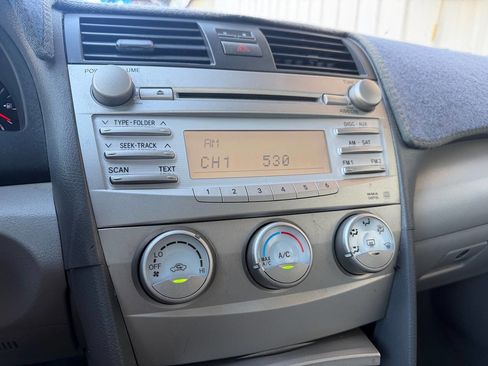 Used 2011 Toyota Camry LE FWD image 15