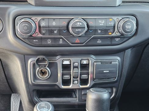 Used 2020 Jeep Gladiator Sport w/ Quick Order Package 24S image 28