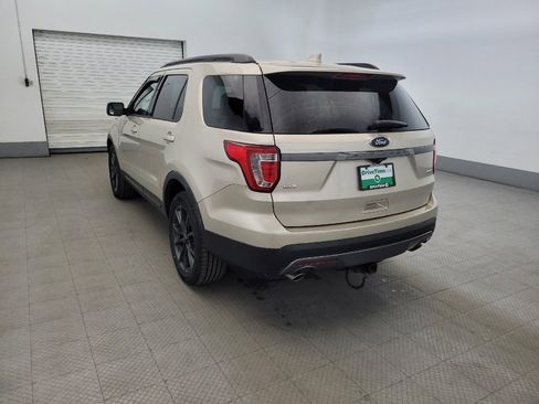 Used 2017 Ford Explorer XLT w/ Equipment Group 202A AWD/4WD image 5