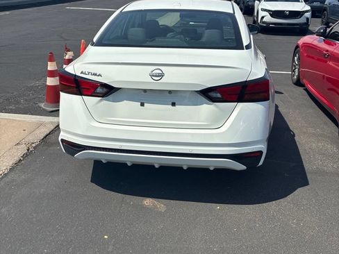 Used 2025 Nissan Altima 2.5 SV FWD image 3