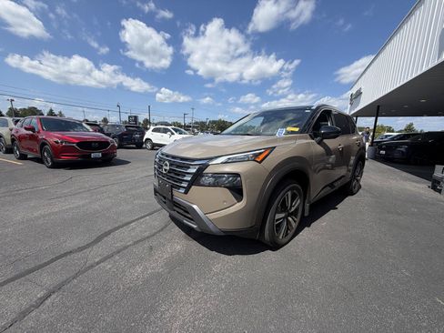 Used 2024 Nissan Rogue SL w/ SL Premium Package AWD/4WD image 27