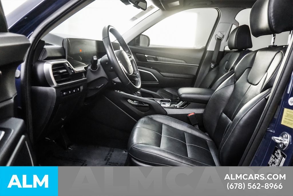 Used 2024 Kia Telluride EX w/ EX Captain's Chair Package FWD image 16