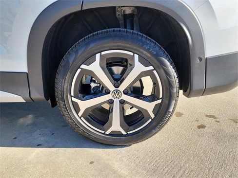 New 2026 Volkswagen Tiguan SE image 26