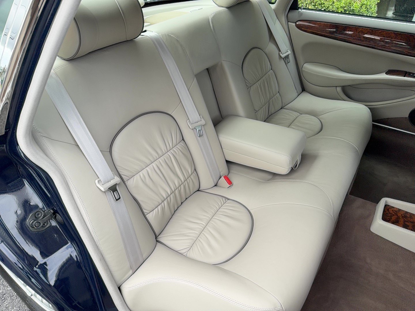 Used 2000 Jaguar XJ RWD image 28