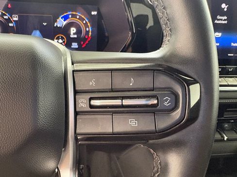 Used 2024 Chevrolet Colorado LT w/ LT Convenience Package II AWD/4WD image 5