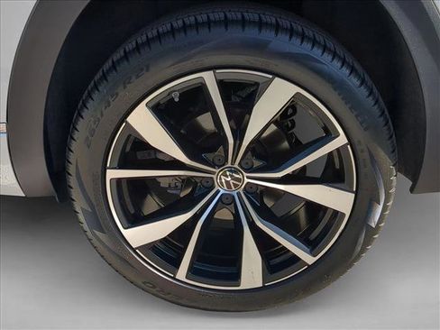 Used 2024 Volkswagen Atlas SEL Premium R-Line image 25