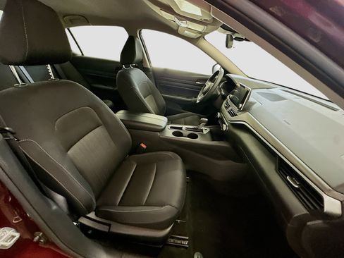Used 2025 Nissan Altima 2.5 SV FWD image 31