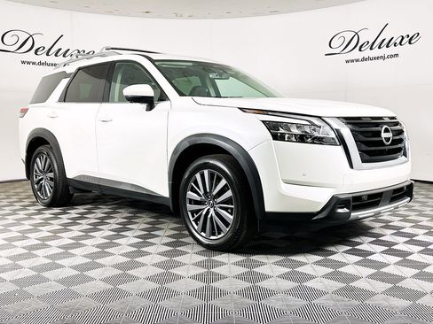 Used 2024 Nissan Pathfinder SL w/ SL Premium Package image 1