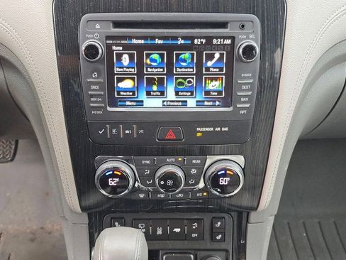 Used 2017 Chevrolet Traverse LT image 19