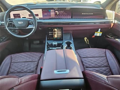 Used 2026 Cadillac Escalade Luxury w/ Touring Package image 17