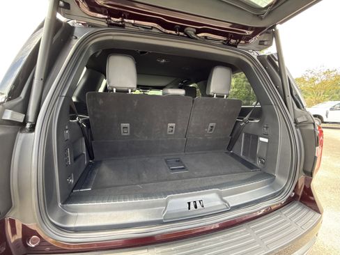 Used 2024 Ford Expedition Platinum image 31