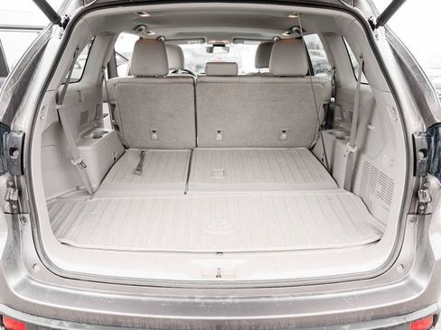 Used 2019 Toyota Highlander XLE image 40