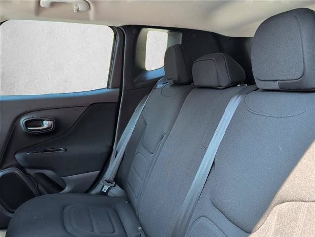 Used 2020 Jeep Renegade Latitude FWD image 20