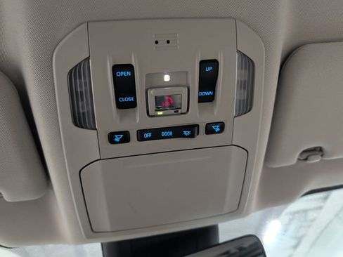 Used 2021 Toyota Highlander XLE image 27